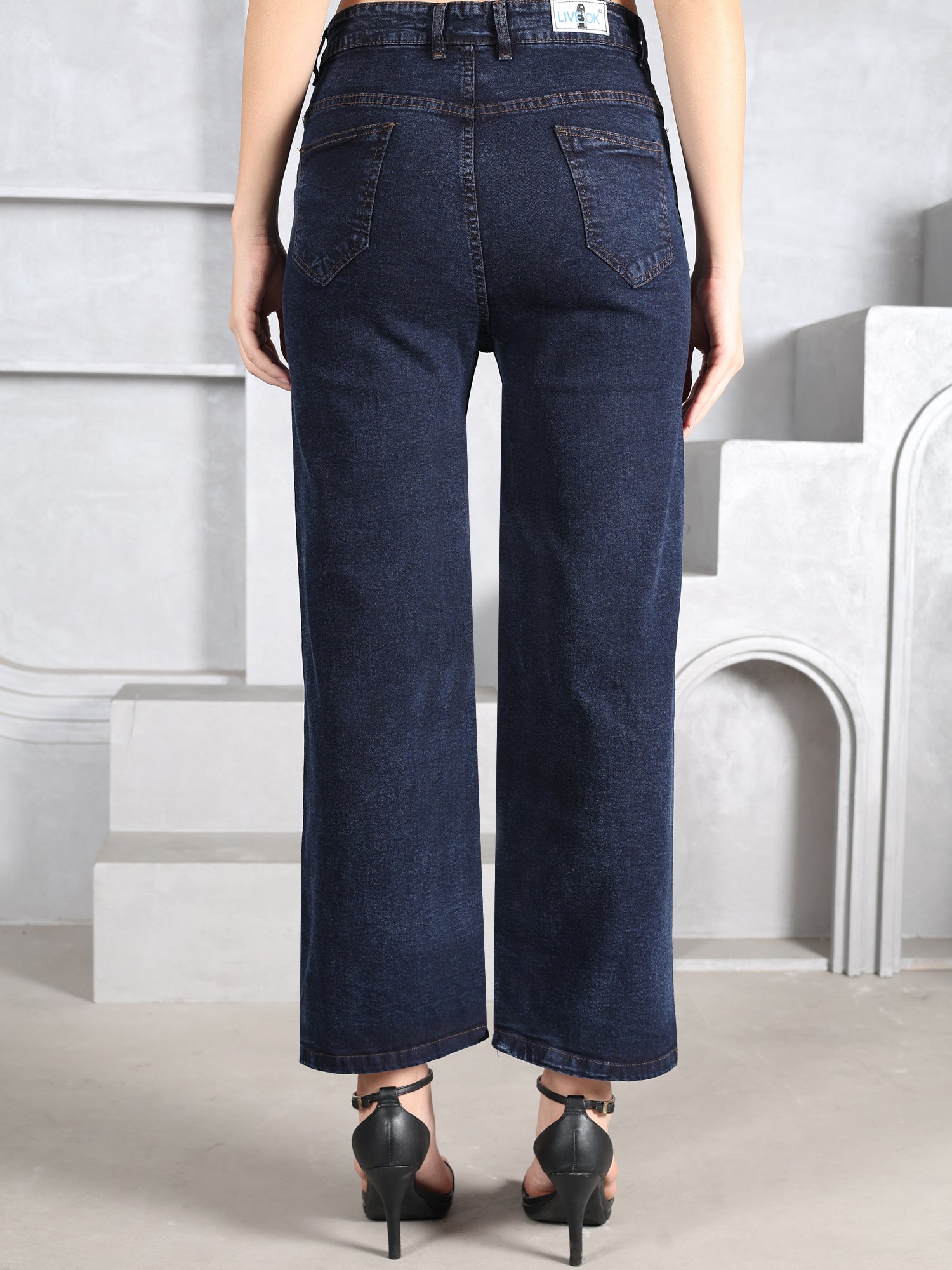 Pocket Design Navy Jeans